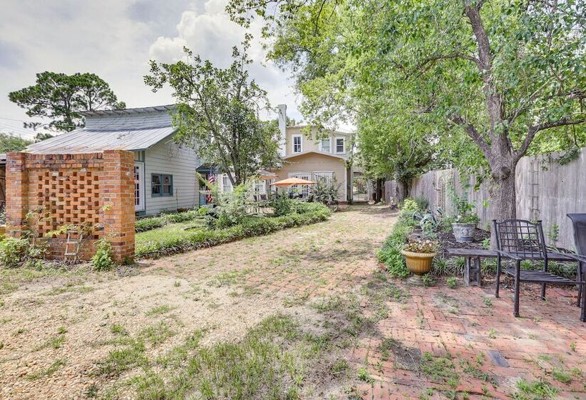 Central Albany Home With Covered Porch & Patio!