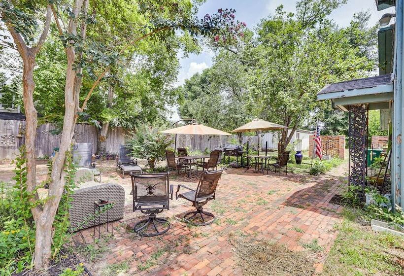 Central Albany Home With Covered Porch & Patio!