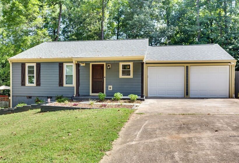 Charming Alpharetta Home W/ Spacious Yard!