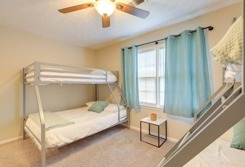 Charming Columbus Home W/ Yard   10 Mi To Dtwn!