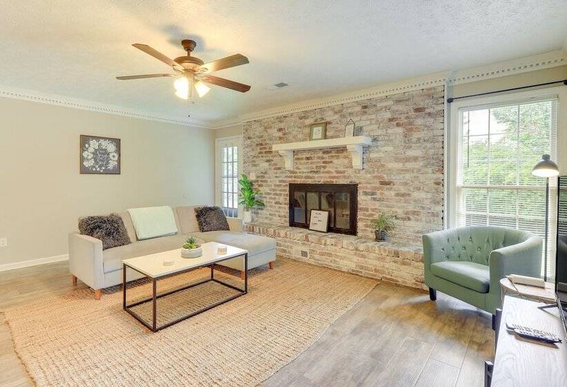 Charming Columbus Home W/ Yard   10 Mi To Dtwn!