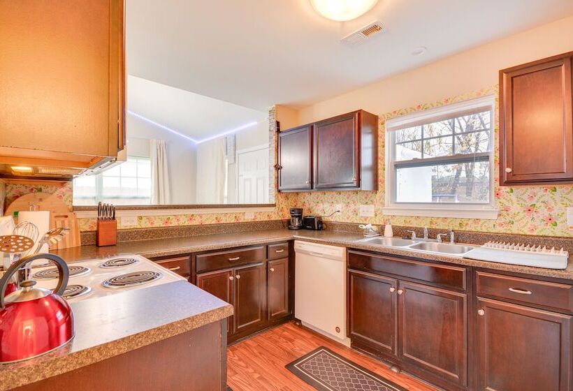 Charming High Point Home W/ Yard: 4 Mi To Hpu!