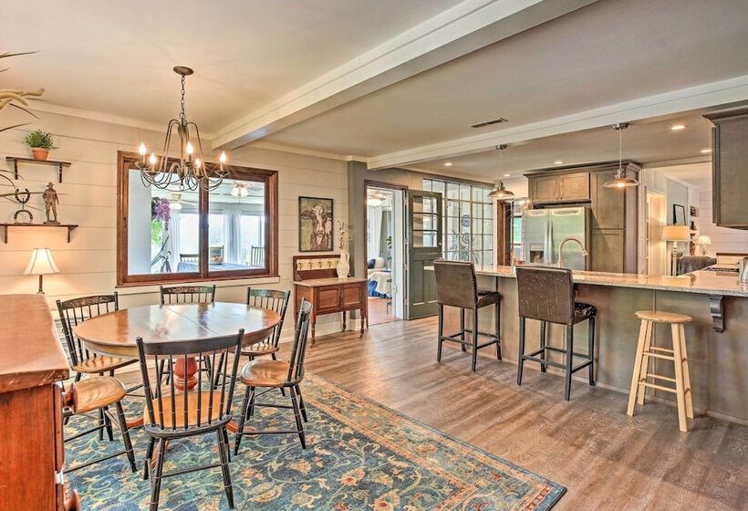 Charming Summerville Home W/ Yard & Sunroom!