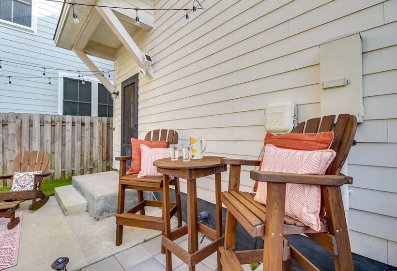 Chic Thomas Square Home In Walkable Location!