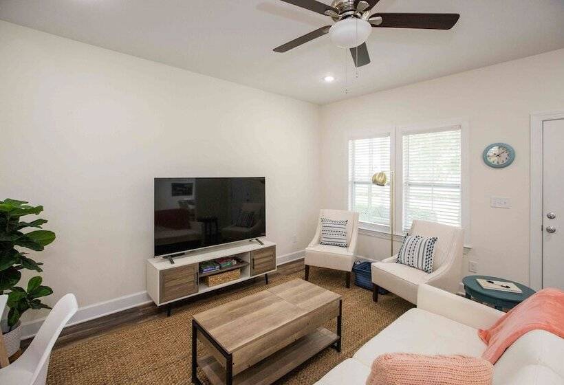 Chic Thomasville Home: Walk To Downtown!
