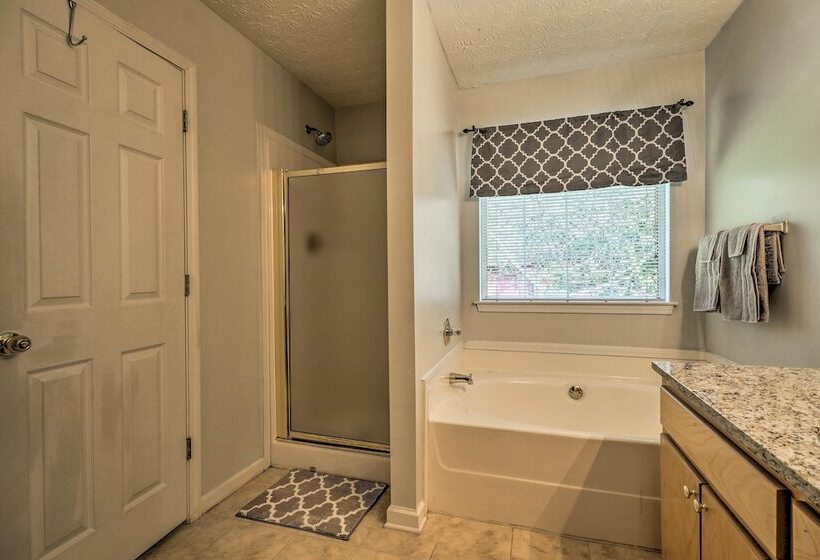 Classic Southern Family Home   6 Mi To Atlanta!