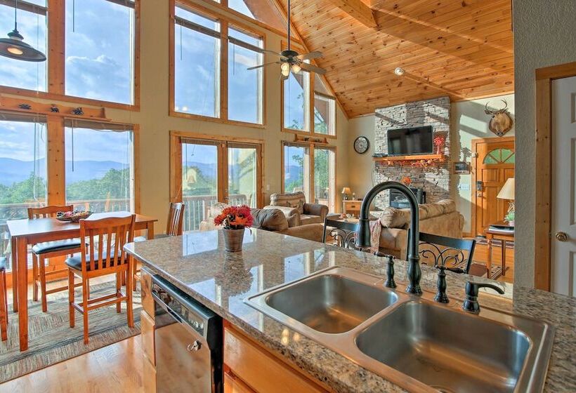 Pool, Hot Tub & Mountain Views: Cleveland Cabin