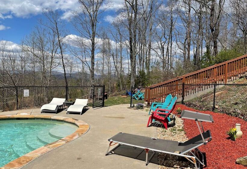 Pool, Hot Tub & Mountain Views: Cleveland Cabin