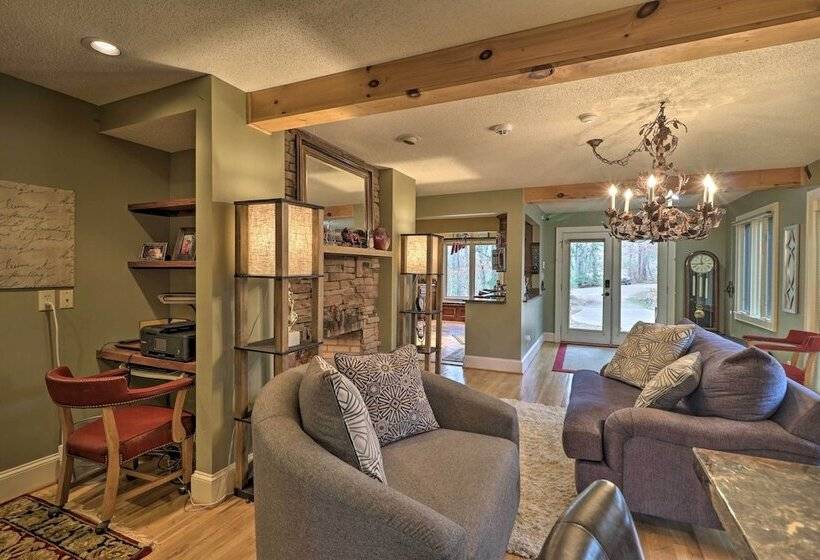 Cozy Conyers Cabin W/ Fireplace & Pool Table!