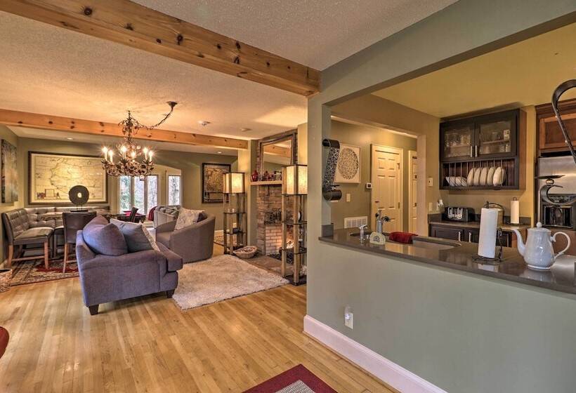 Cozy Conyers Cabin W/ Fireplace & Pool Table!