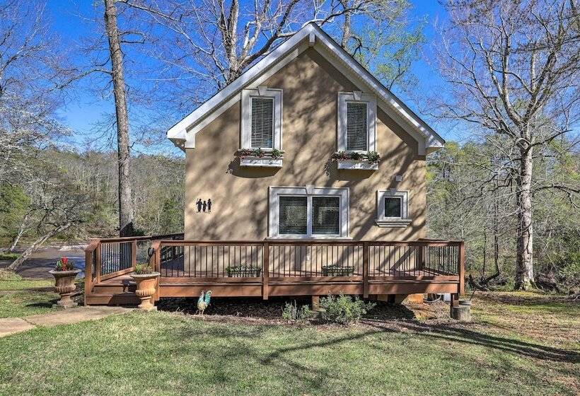 Cozy Creekside Cabin W/ Grill: Fish & Explore!