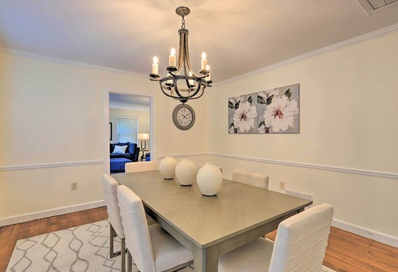 Cozy Jonesboro Abode W/ Yard   18 Mi To Dtwn!