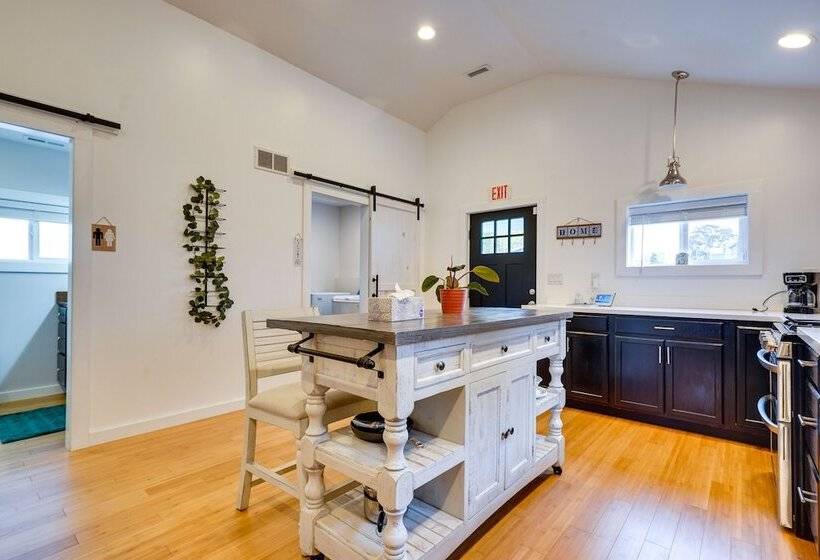 Cozy Ohio Home W/ Patio + Buckeye Lake Access!