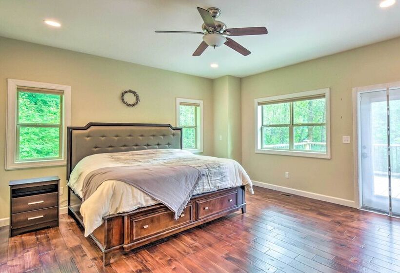 Cozy Riverside Dahlonega Home W/ Kayaks + Fire Pit