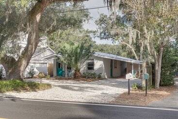 Cozy St Simons Island Cottage   Close To Beaches!