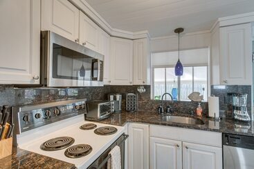 Cozy St Simons Island Cottage   Close To Beaches!