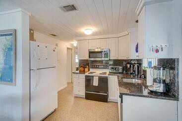 Cozy St Simons Island Cottage   Close To Beaches!