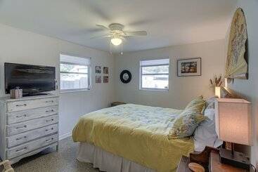 Cozy St Simons Island Cottage   Close To Beaches!