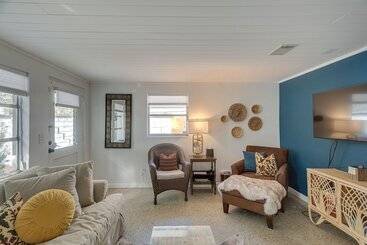 Cozy St Simons Island Cottage   Close To Beaches!