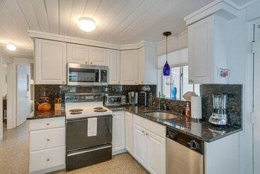 Cozy St Simons Island Cottage   Close To Beaches!