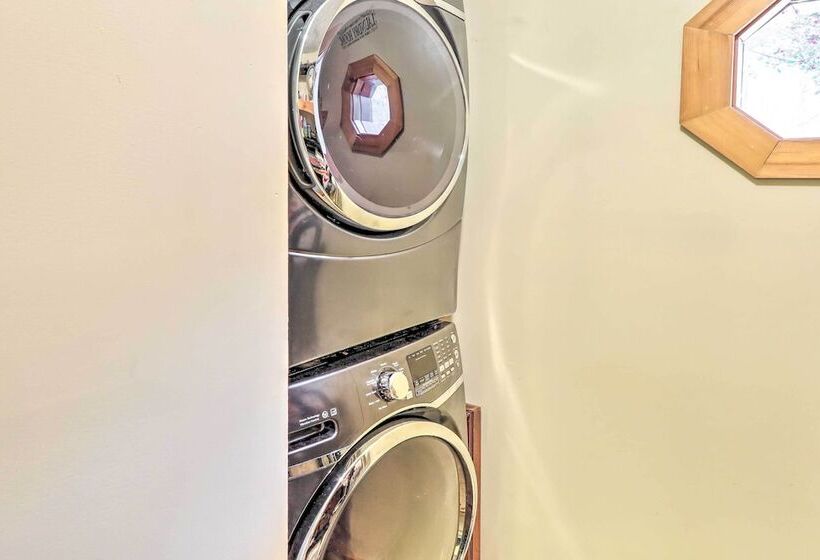 Creek Bend Escape  W/ Hot Tub + River Views!