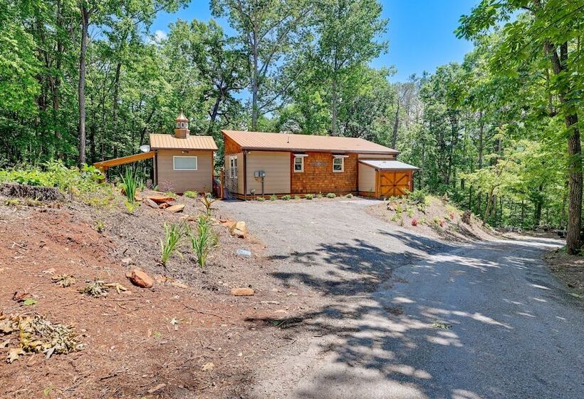 Near Main Street W/ Hot Tub: Retreat In Hiawassee!