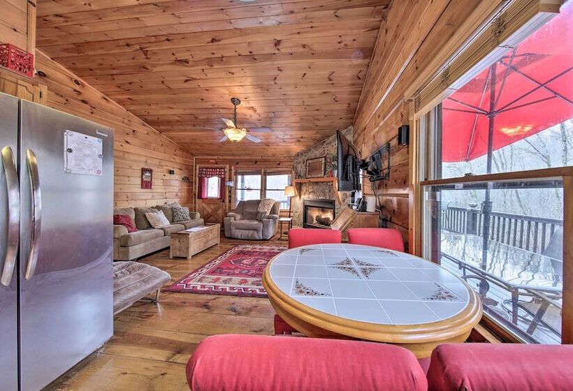Ellijay Escape On Briar Creek W/ Hot Tub & Views!