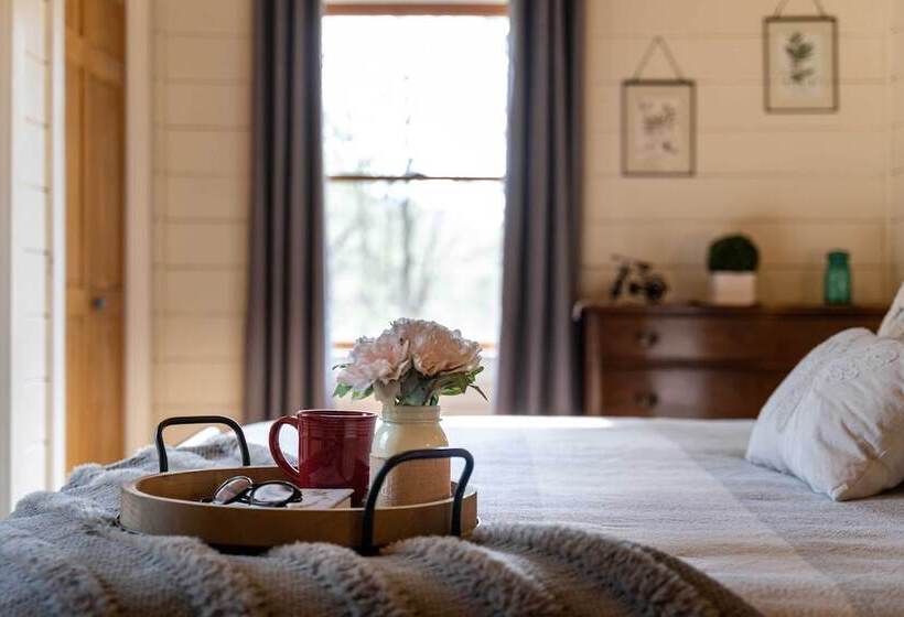 Ellijay Escape W/ Game Room, Hot Tub & Fire Pit