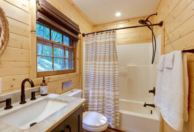 Gorgeous Ellijay Cabin: Private Hot Tub + Fire Pit