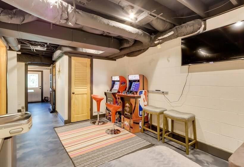 Gorgeous Ellijay Cabin: Private Hot Tub + Fire Pit