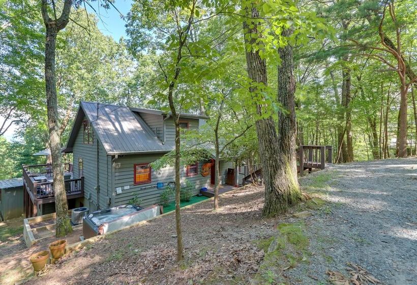 Gorgeous Ellijay Cabin: Private Hot Tub + Fire Pit