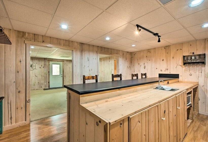 Gorgeous Ellijay Retreat W/ Private Hot Tub!