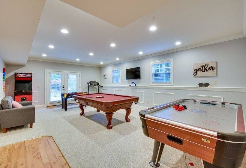 Grand Lakefront Home In Hartwell W/ Game Room!