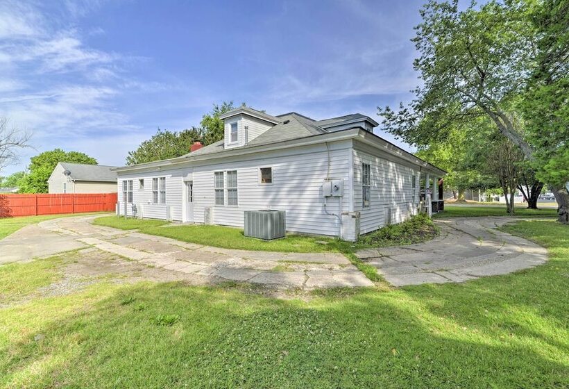 Hampton Sanctuary W/ Fire Pit & Fenced Yard!