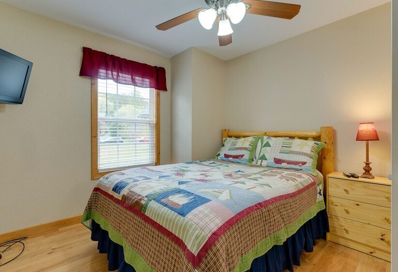 Hiawassee Riverfront Cabin: 7 Mi To Lake Chatuge!