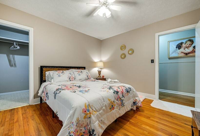Home In Temple W/ Screened Porch + Gas Fireplace!