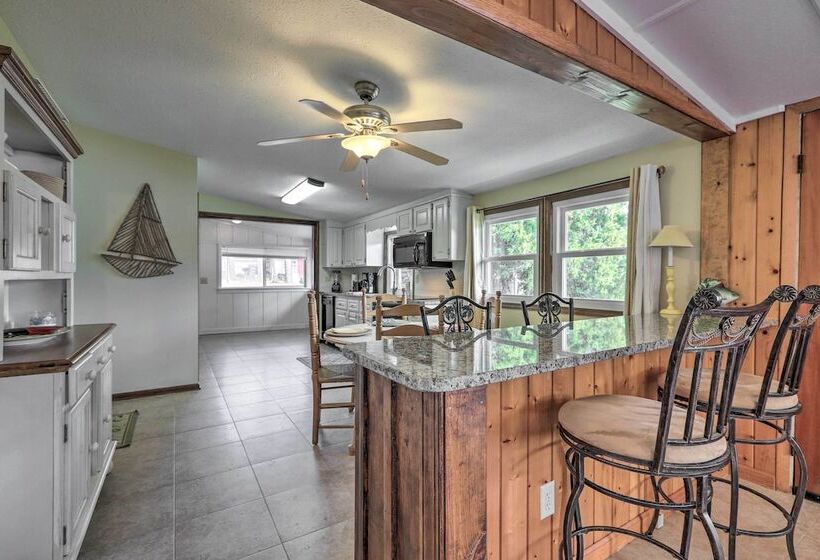 Lake Sinclair Cottage With Deck & Boat Dock!