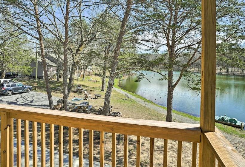 10 Mi To Drive In: Lakefront Trenton Cabin!