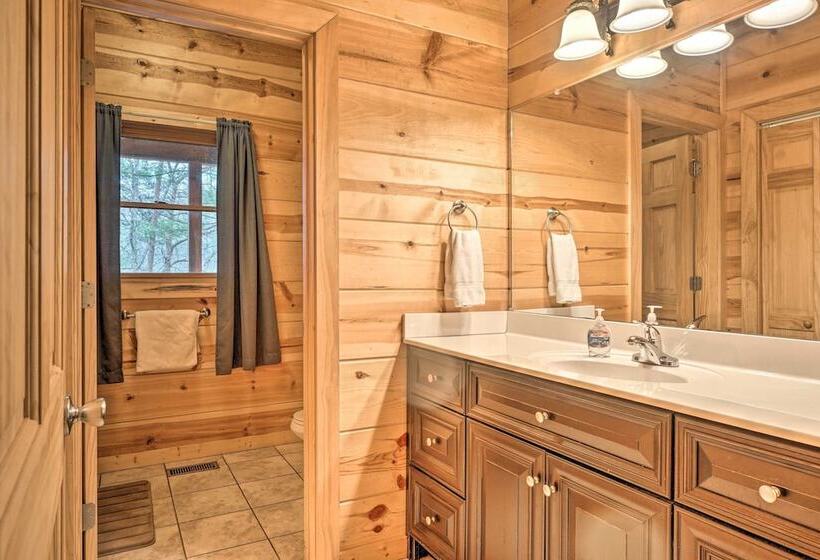 Lakeside Cabin: Game Room, Dock, Orchard, Wineries