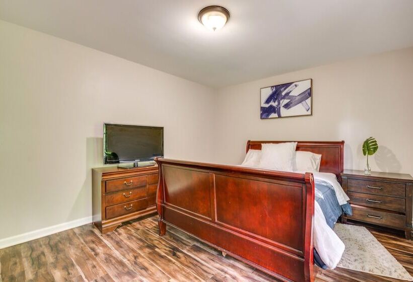 Lilburn Home W/ Deck, 20 Mi To Downtown Atlanta!