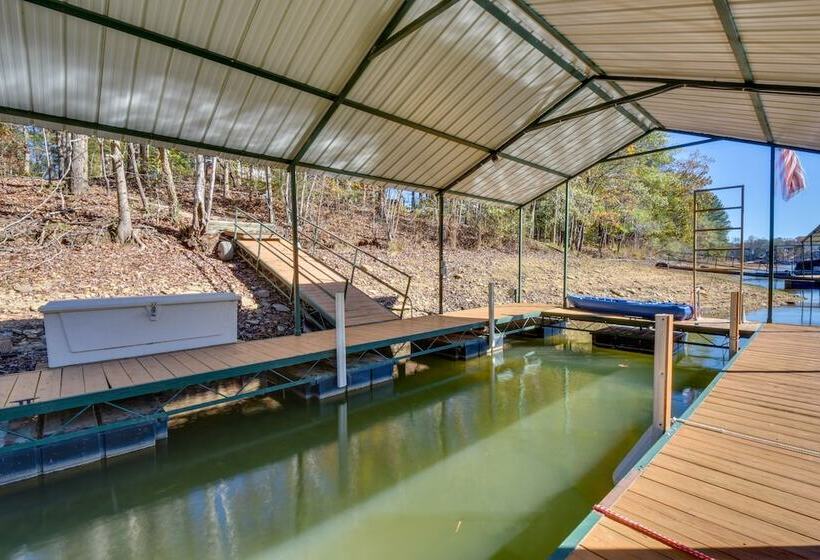 Lovely Lake Hartwell Retreat With Dock & Grill!