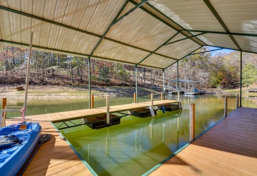 Lovely Lake Hartwell Retreat With Dock & Grill!