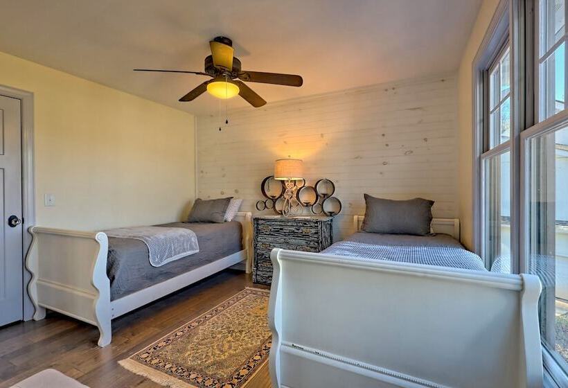 Luxury Lakefront Hiawassee Cottage W/ Boat Dock!