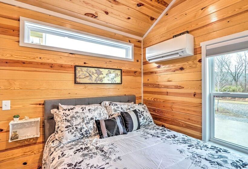Newly Built Morganton Tiny Home W/ Deck!