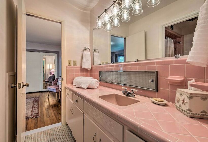 Ocean Springs Home   Walk To Beach & Downtown!