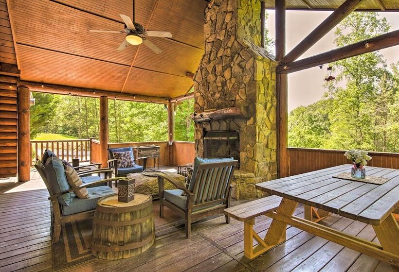 Peaceful Forest Escape W/ Game Room + Hot Tub