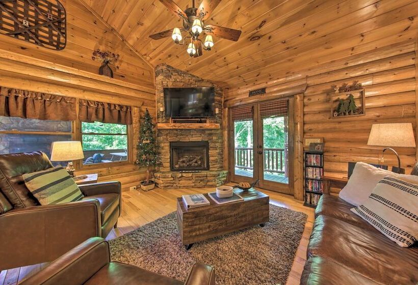 Peaceful Forest Escape W/ Game Room + Hot Tub
