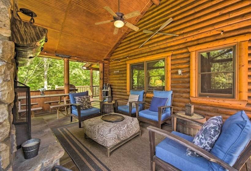 Peaceful Forest Escape W/ Game Room + Hot Tub