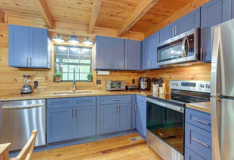 Peaceful Mineral Bluff Cabin: Family Friendly!