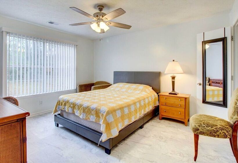 Peaceful Savannah Home   11 Mi To Beaches!